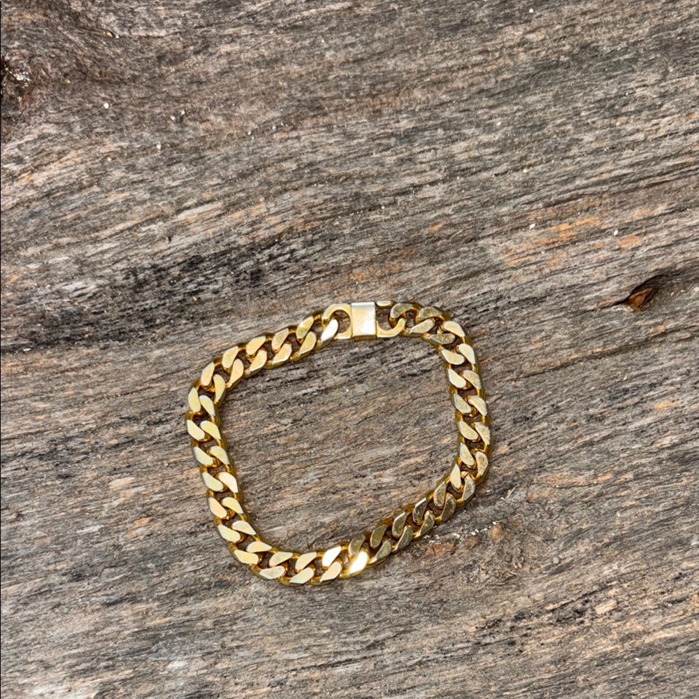 Chain gold tone or gold plated Bracelet